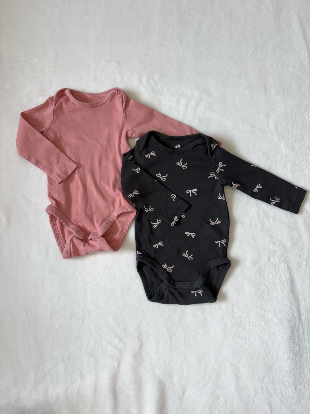 👶🏼 4/$20 2-4M H&M Bodysuits